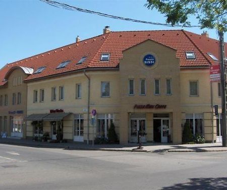 Panzio Sissi Hotel Gödöllő Exterior foto